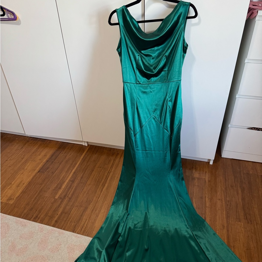 Elegant Green satin Evening Gown
